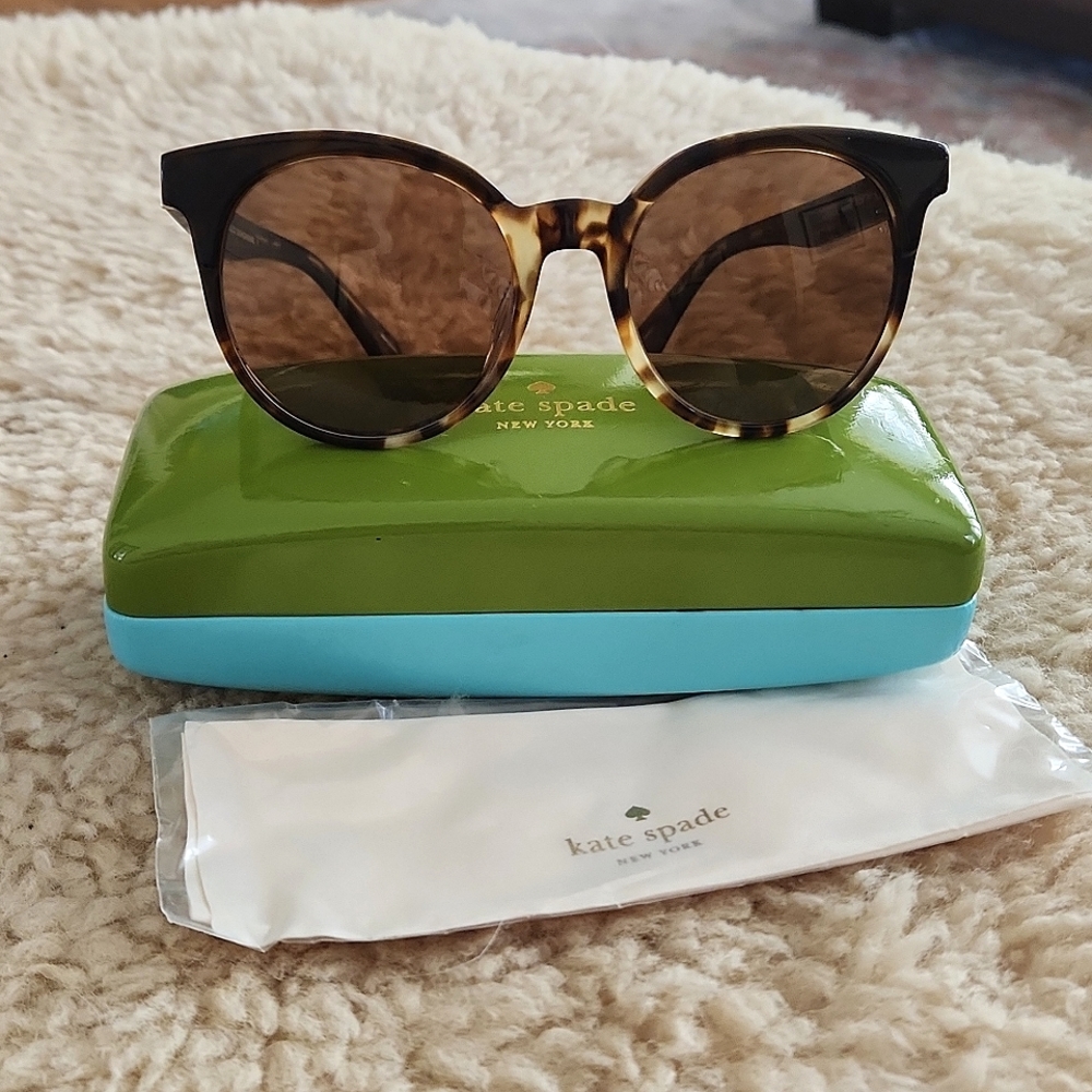 Never Worn Kate Spade Tortoise Frame Sunglasses With Case/Cloth 🕶